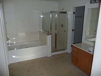 3rd image of 3201 Urchin St