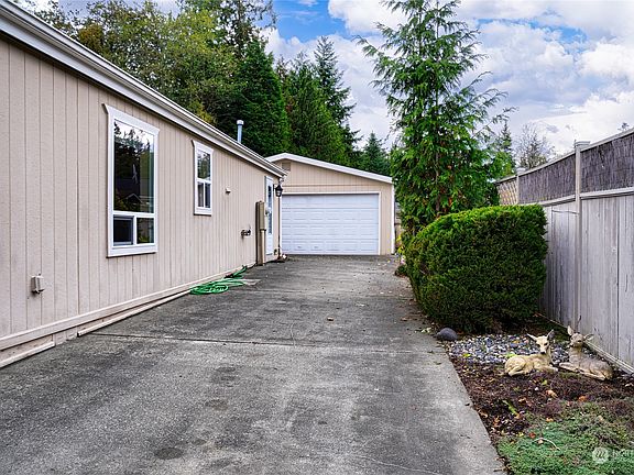2nd image of 2403 Vista Lane