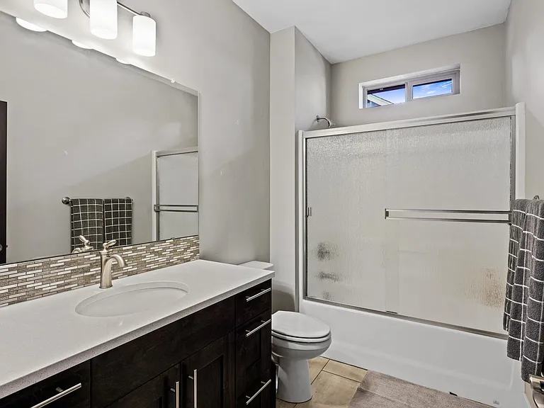 2247 NE Indigo Ln — Photo 8
