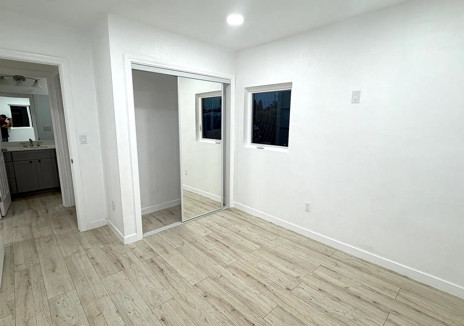 1 bed, 420 sqft, $1,900 — Photo 2