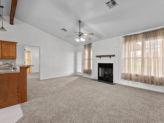 3rd image of 326 E Alton Ave