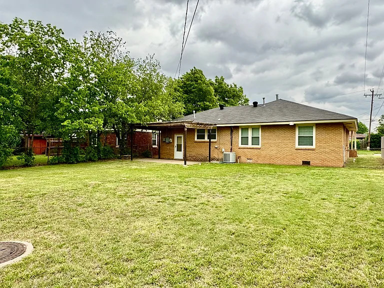 9519 Stratford Dr — Photo 21
