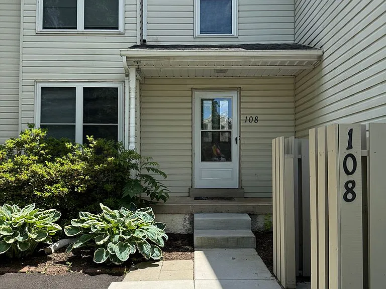 108 Pipers Pl — Photo 1