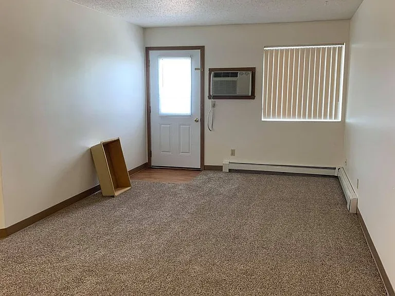 Dakota E & W Apartments — Photo 47