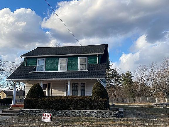 2nd image of 15 Enfield Dr