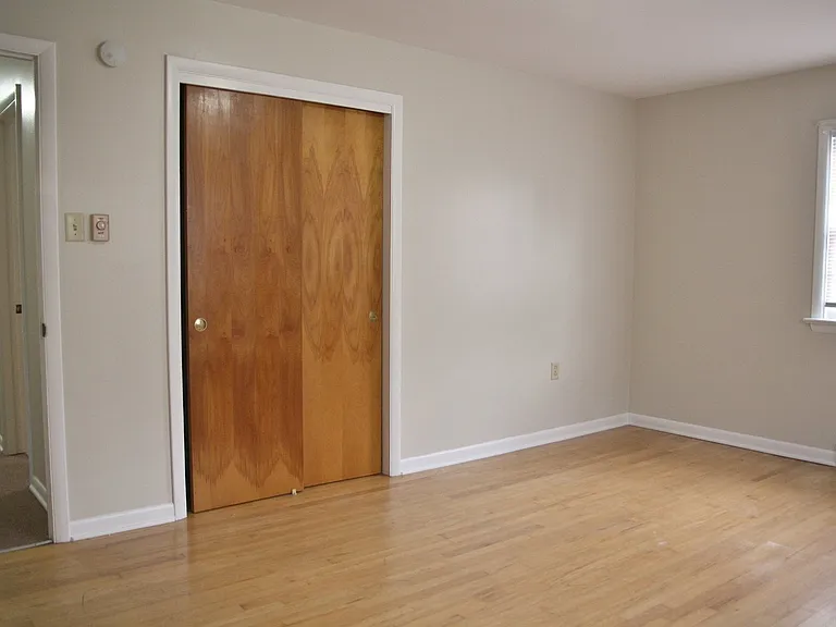 414 S Market St — Photo 7