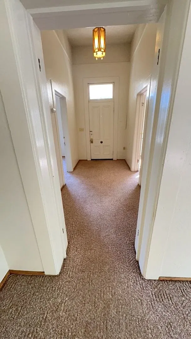 *Reserve NOW for Summer 2027* Great 3 Bedroom house close to campus — Photo 2