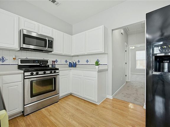5th image of 3221 Mill Springs Cir