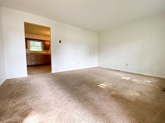 3rd image of 109 Cedarcrest Ct