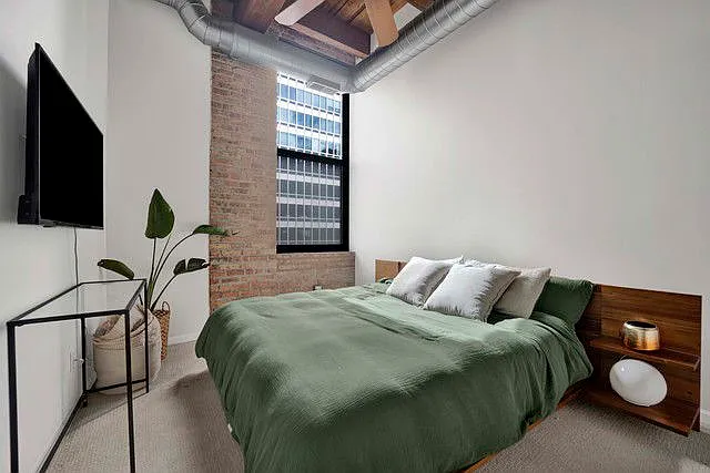 525 W Superior St #322 — Photo 9
