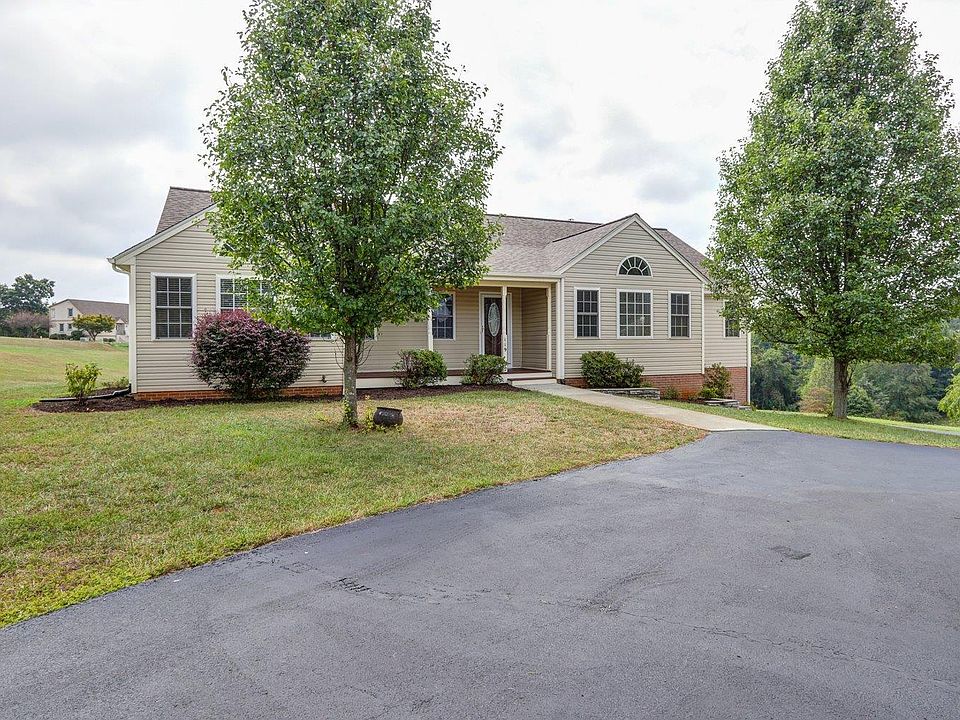 1st image of 119 Kings Grant Dr