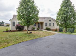 119 Kings Grant Dr, Goode, VA 24556