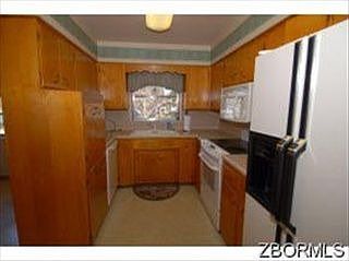 1st image of 185 E Newman St