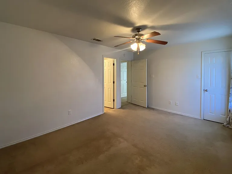 2912 Ashley Dr — Photo 4