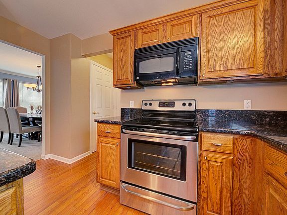 5th image of 9753 Ravenshire Dr