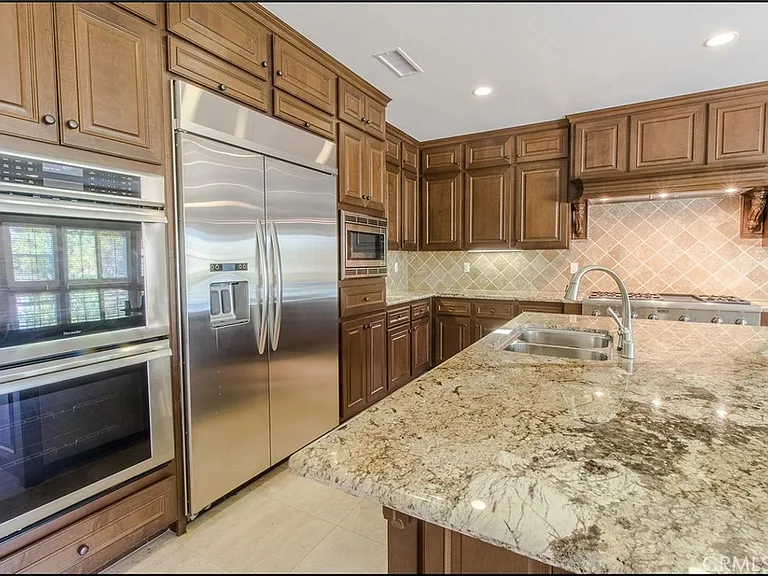47 Santa Barbara Dr — Photo 9