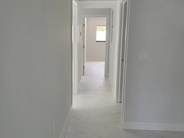 240 SW 7th St #9 — Photo 7