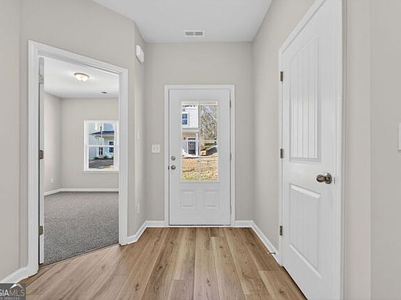 4th image of 11 Crown St