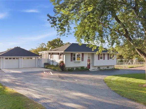 740 N 141st St, Bonner Springs, KS 66012