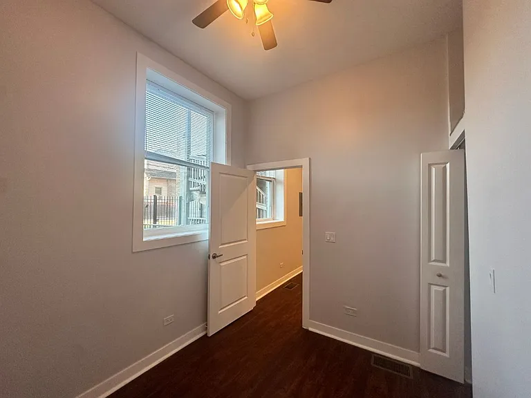 2942 W Montrose Ave #2944-1 — Photo 8
