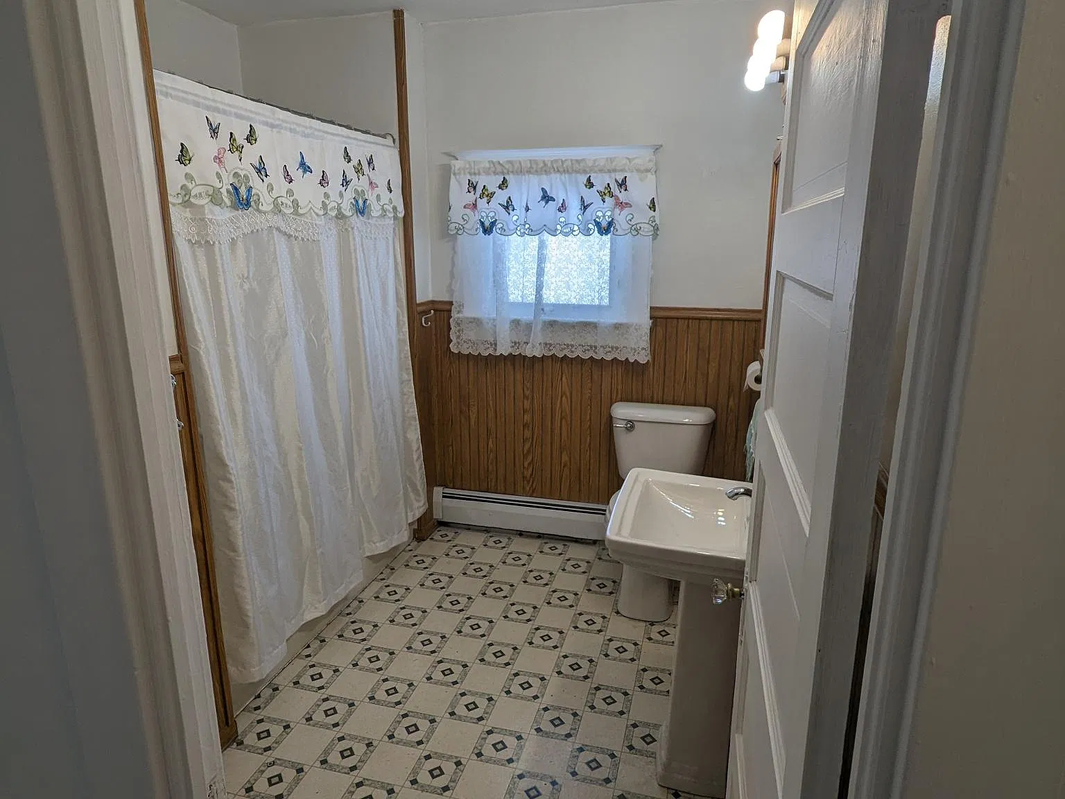 3 bed, 1250 sqft, $1,000 — Photo 4