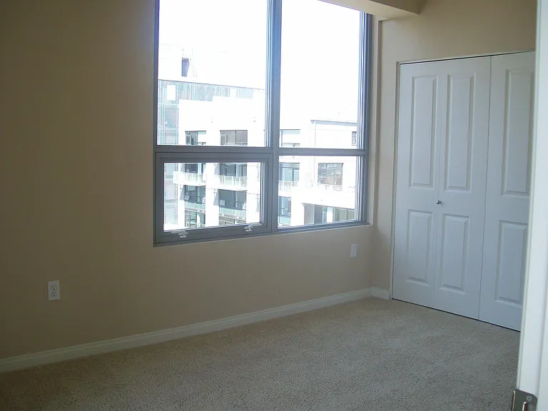 253 10th Ave — Photo 8