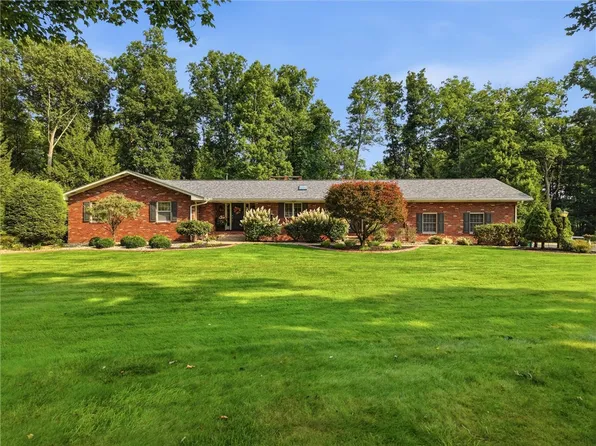 136 Woodshire Rd, Greenville, PA 16125
