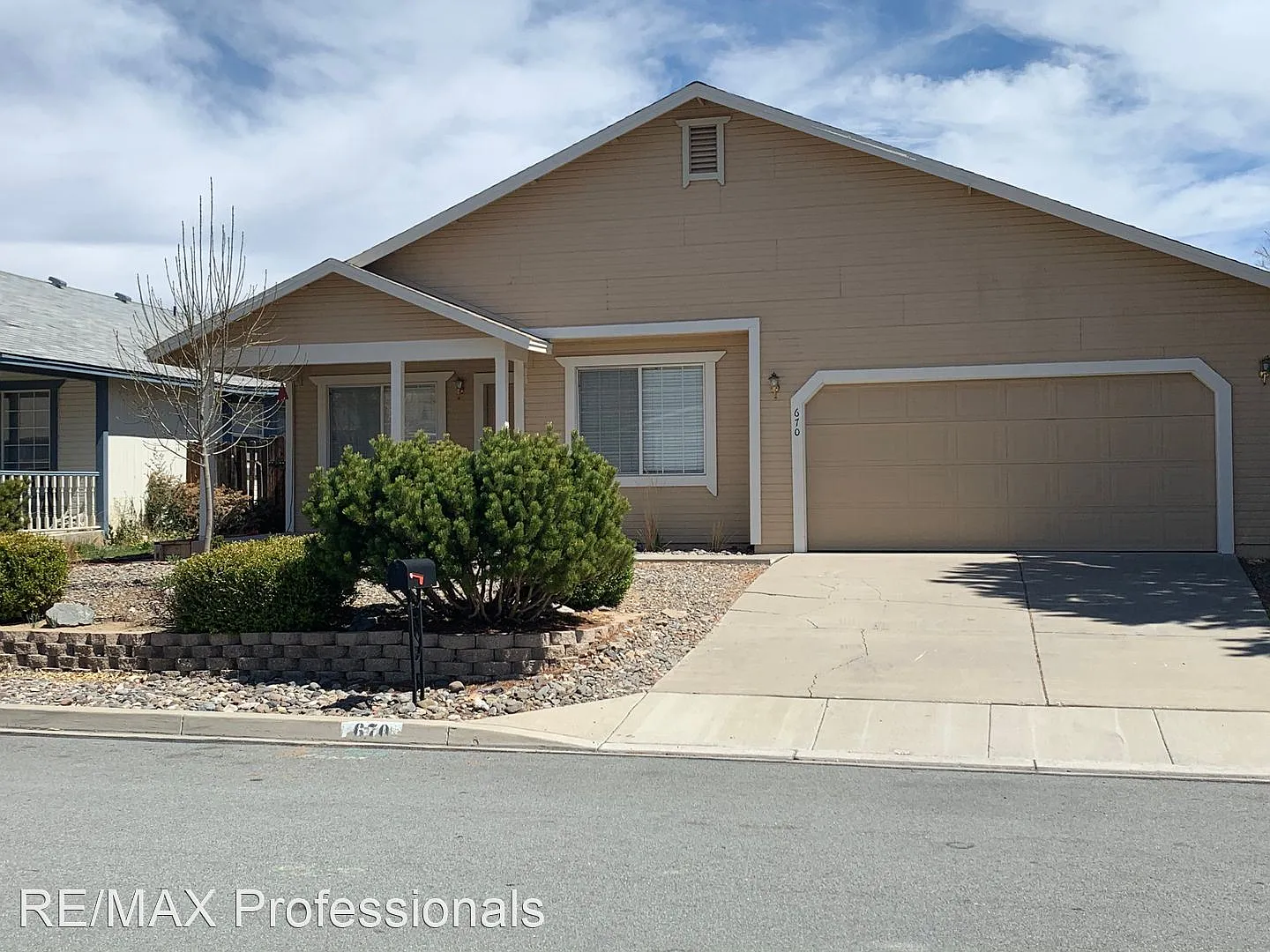 670 Blue Skies Dr photo 1
