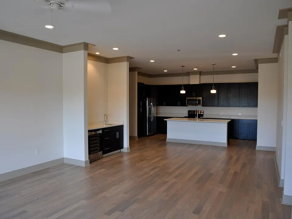 320 N Carrollton Ave #305