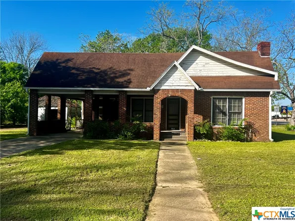 902 Post Oak St, Hearne, TX 77859