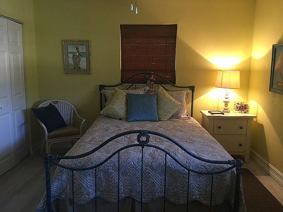 Guest bedroom 