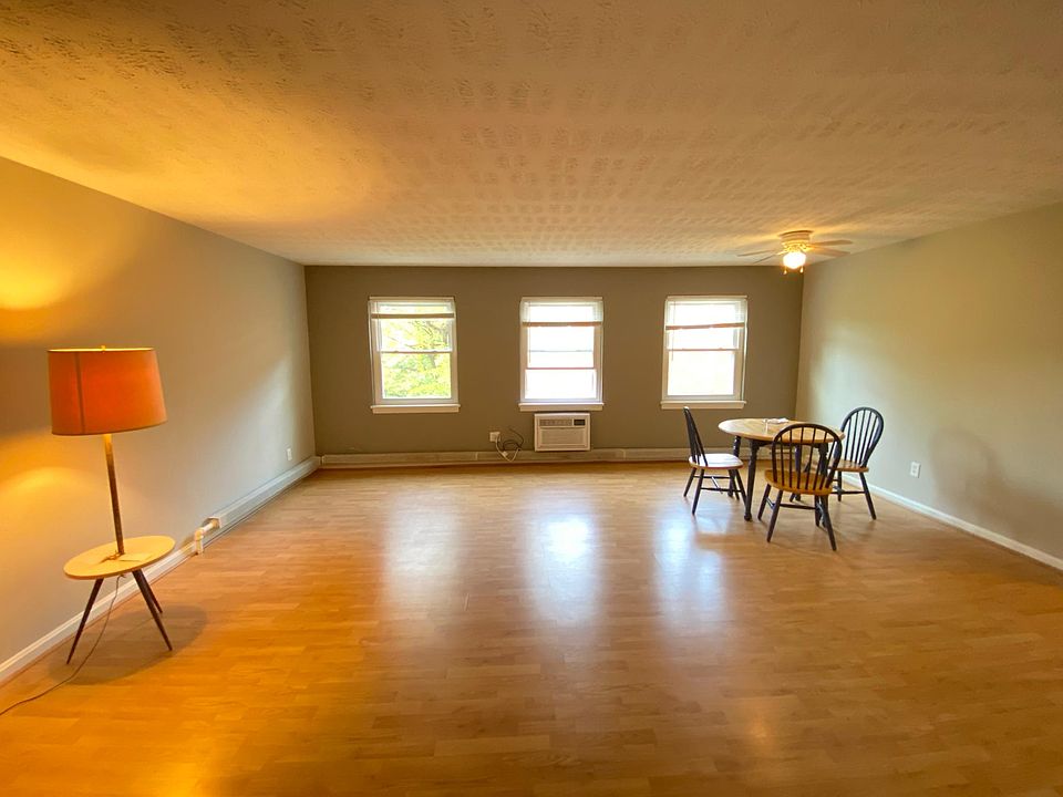 Spacious living room