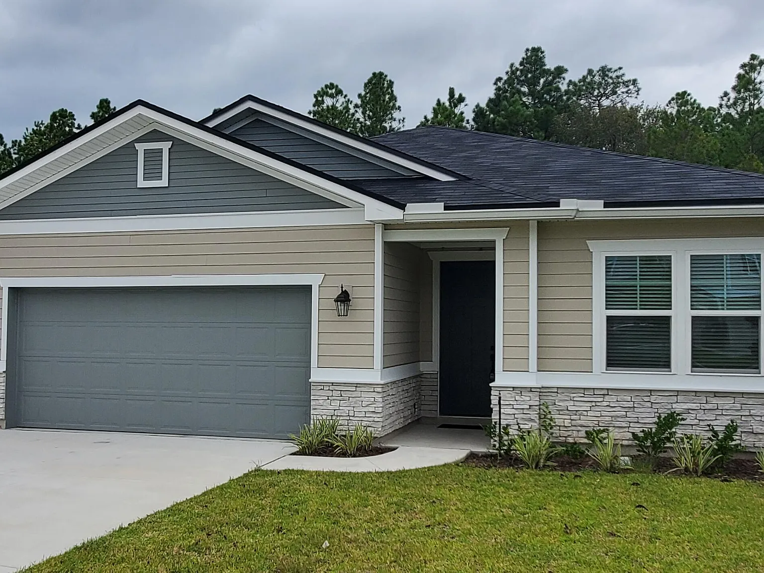 4 bed, 3.0 bath, 2077 sqft, $2,695 — Photo 2