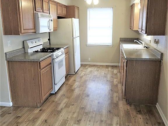 4th image of 1001 Sierra Dr