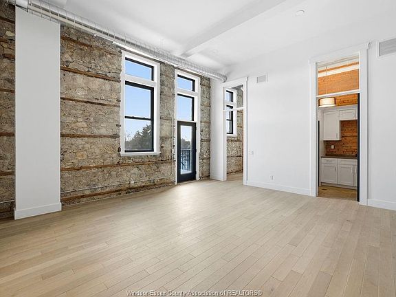 5th image of 247 Brock St #301