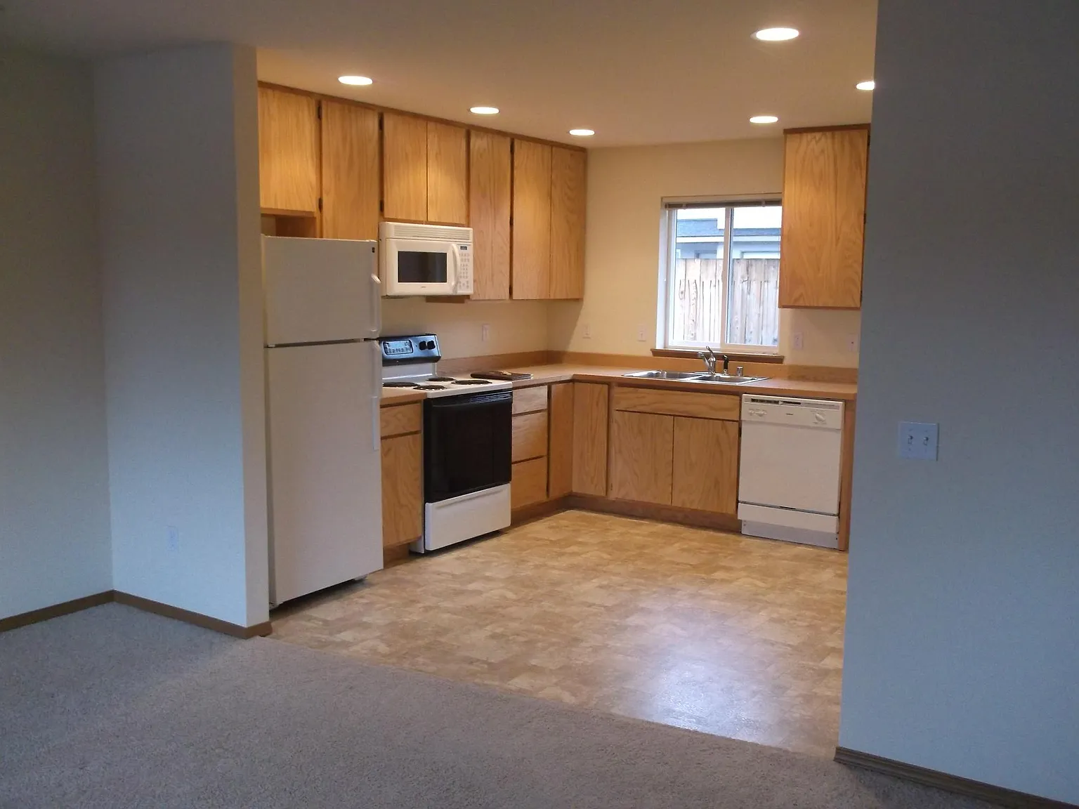 2 bed, 768 sqft, $1,175 — Photo 3