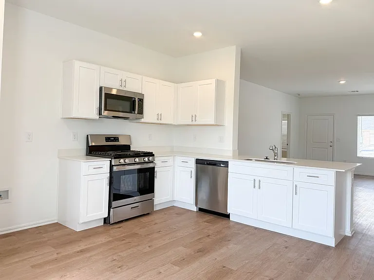 16208 Lovers Ln — Photo 3