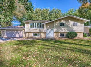 913 Harriet Ave, Shoreview, MN 55126
