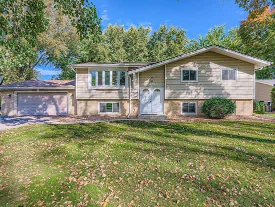 913 Harriet Ave, Shoreview, MN 55126