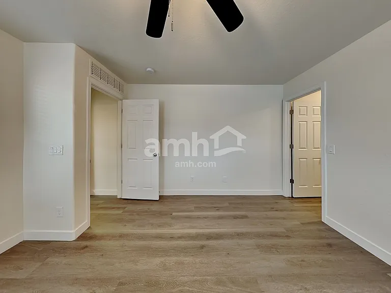 12821 W Myer Ln — Photo 10