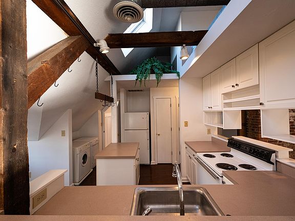 2nd image of 1553 N Park Ave #B