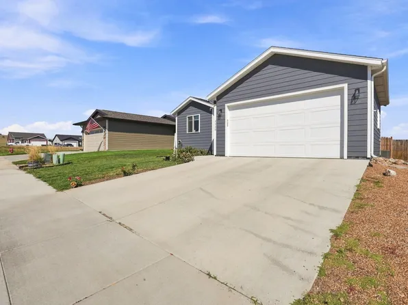 5520 Coal Bank Dr, Rapid City, SD 57701