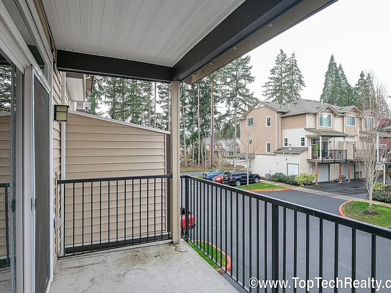 477 NW Edgeway Dr — Photo 19