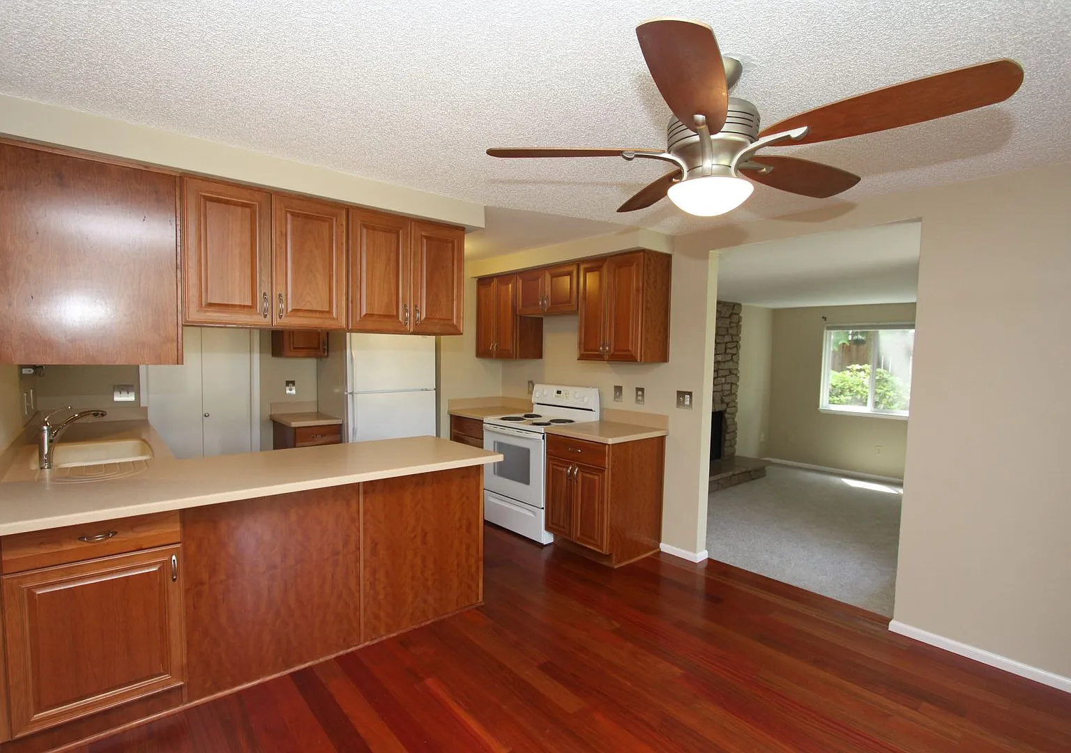 Ground floor condo at Evergreen Villa in Kirkland — Photo 2
