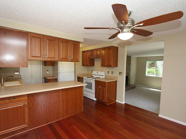 12004 Slater Ave NE #E-F-3 — Photo 2