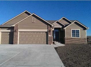 304 Springlake Ct, Newton, KS 67114