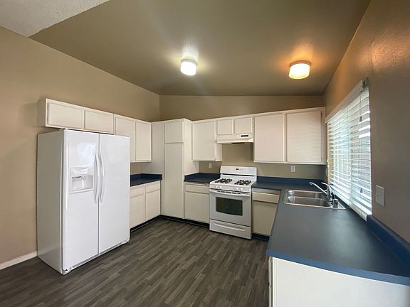 3rd image of 312 Greenfield Ln