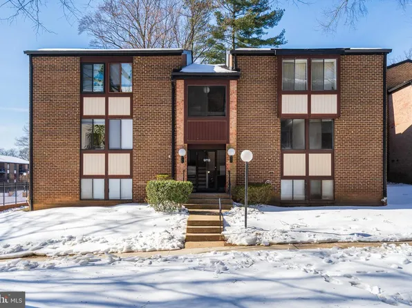 9713 Kings Crown Ct APT 102, Fairfax, VA 22031
