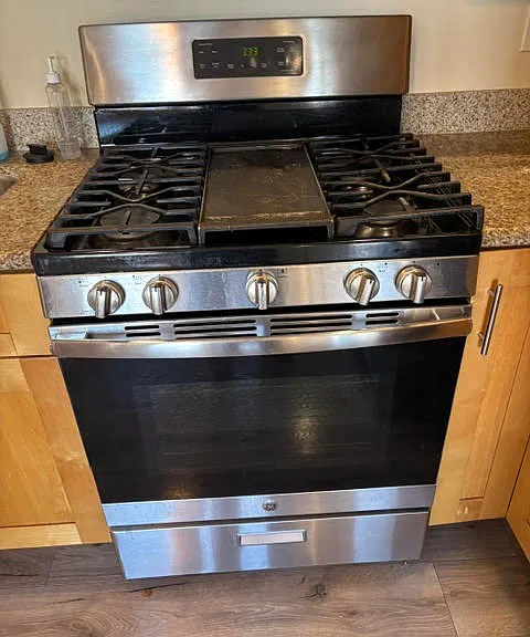 Gas Range, Granite Counters