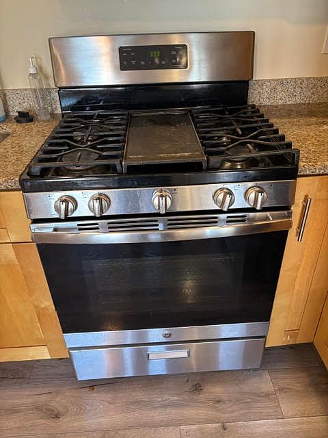 Gas Range, Granite Counters